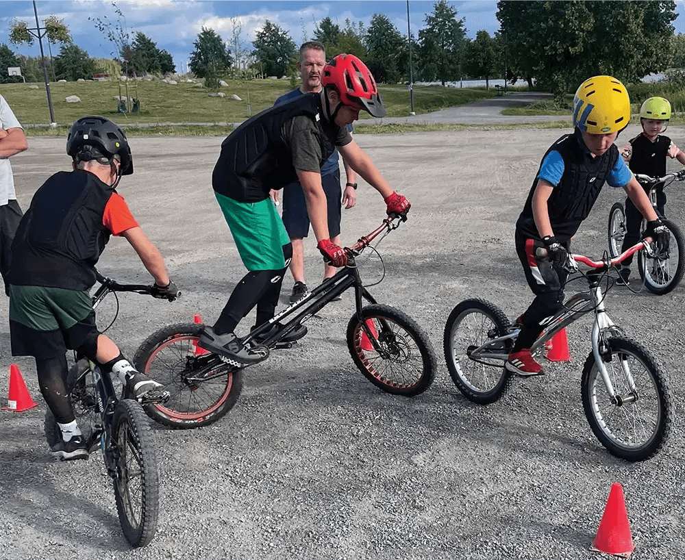 Biketrial- ja polkupyörätrialharjoittelua Hämeenlinnassa